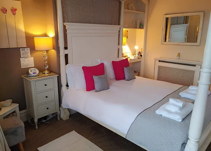 The Bath House Boutique B&B - In-Room Breakfast - Free Parking